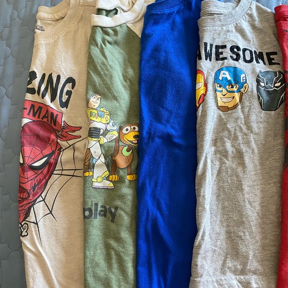 Boys T-shirts size (6-7) - Picture 2 of 5